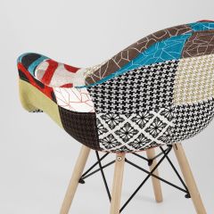 Кресло Eames DSW обивка тканевая в стиле пэчворк, ножки из массива бука | фото 6