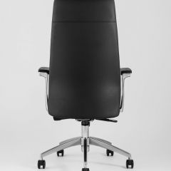 Компьютерное кресло для руководителя TopChairs Armor офисное черное обивка экокожа крестовина металл | фото 5