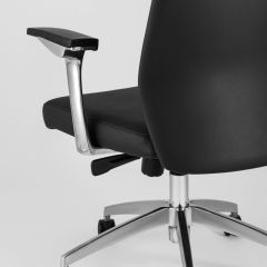 Компьютерное кресло для руководителя TopChairs Armor офисное черное обивка экокожа крестовина металл | фото 7