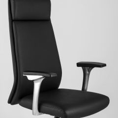 Компьютерное кресло для руководителя TopChairs Armor офисное черное обивка экокожа крестовина металл | фото 8