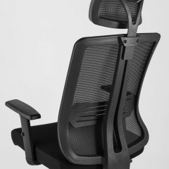 Компьютерное кресло для руководителя TopChairs Post офисное черное обивка сетка ткань крестовина пластик | фото 7